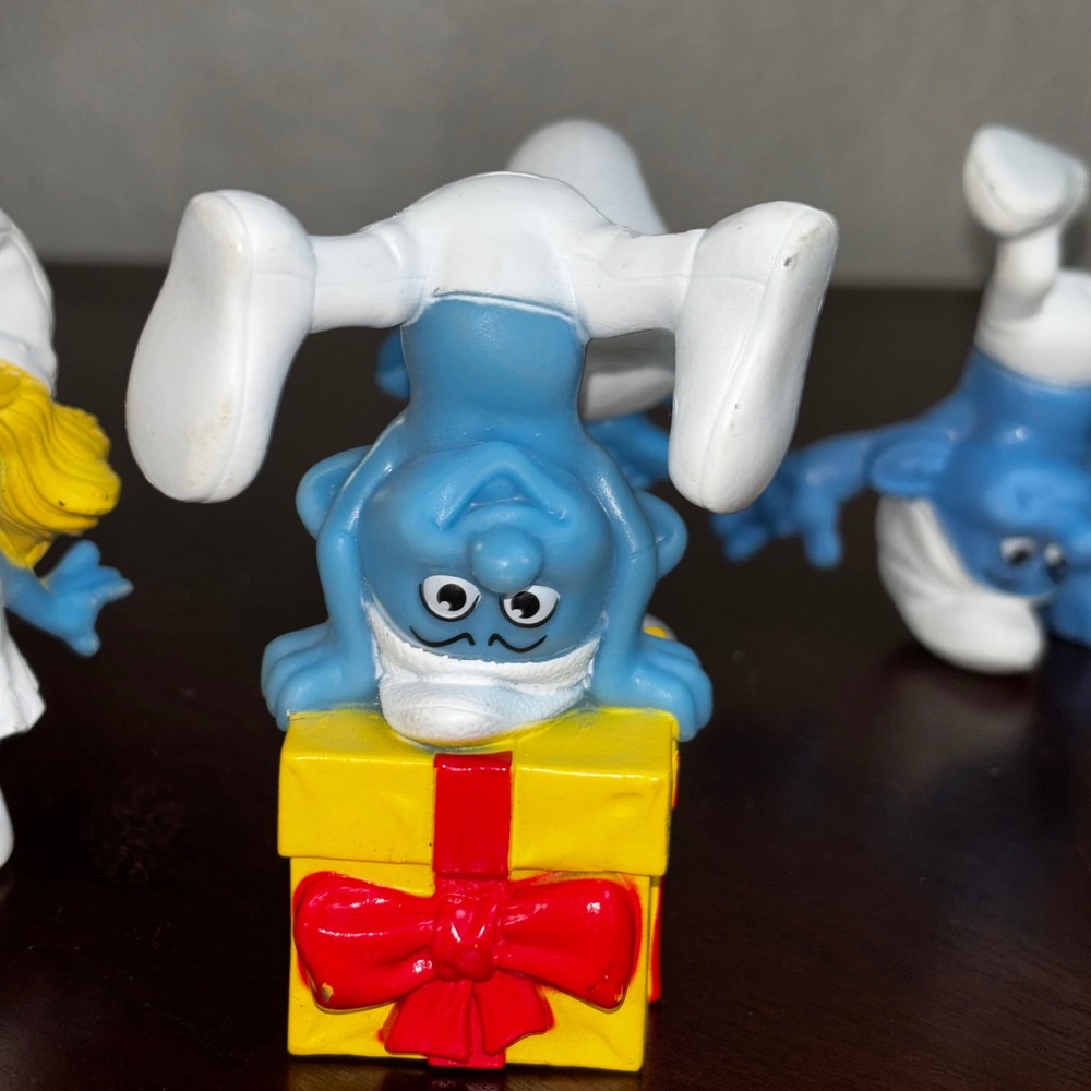 Vintage Smurfs PVC Figures Lot of 7 Smurfette Hefty Greedy Jokey Toy Collectible - Picture 5 of 13